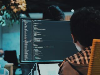 フロントエンドエンジニアが活躍できる会社とその業務内容、雇用形態についてもチェック