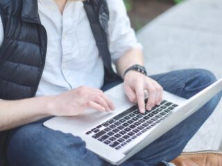 フリーランスのWebプロデューサーの年収と案件の獲得方法について