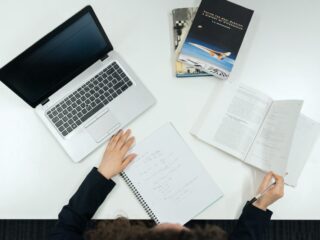[2025年度決定版] フロントエンドエンジニアやバックエンドエンジニアになるための学習ロードマップを解説！