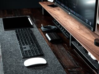 リモートワーク中のWebエンジニアにおすすめのデスク環境をご紹介！