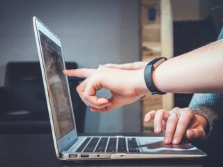 フリーランスのWebディレクターの収入とは？その仕事内容
