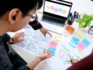 [2025年度版] Webディレクターに必要なスキルとは？求められるスキルを基本と応用に分けて解説！