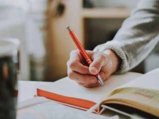 Webディレクターになるためにあると良い資格とは？