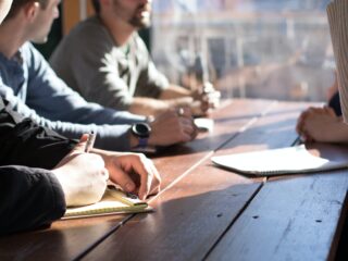新卒で、Webディレクターとして就職するためには？準備や就職活動の方法を解説！