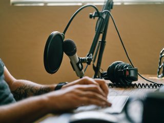[2025年版]Webデザイナー、UI/UXデザイナーなどのクリエイターにおすすめしたいPodcast13選