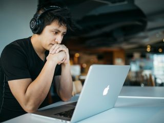 Webデザイナーのポートフォリオに載せる作品の選び方｜採用担当に伝わる構成と見せ方を解説